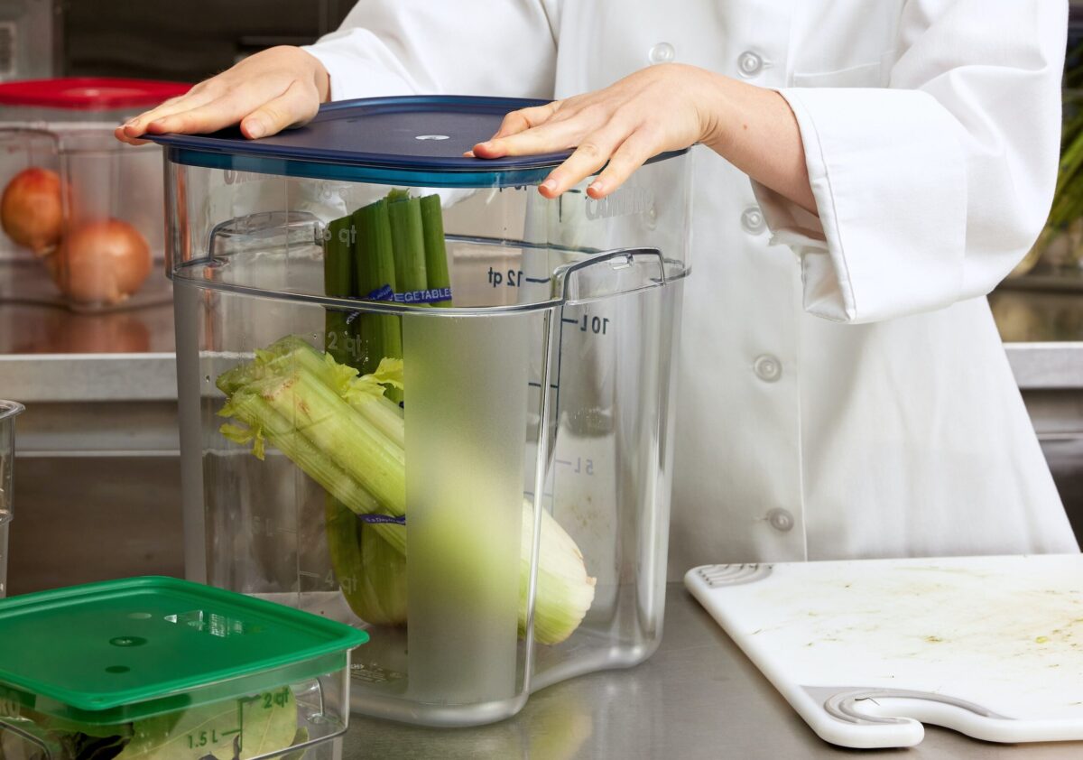What is a Cambro Container and Why is it Your Best Friend? - CamSquares Freshpro 2 QT and 18 QT Camwear Container with Easy Seal Cover scaled e1711134247681 - Eleven36 Blog